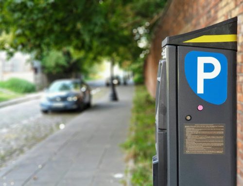 Si l’horodateur est en panne, le disque suffit&nbsp;: c’est la loi et un règlement communal qui prescrit autre chose est illégal.